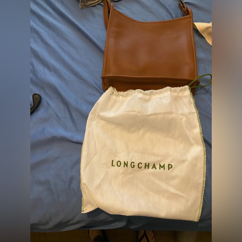Brand new Longchamp Le Foulonne medium leather crossbody in caramel and gold.